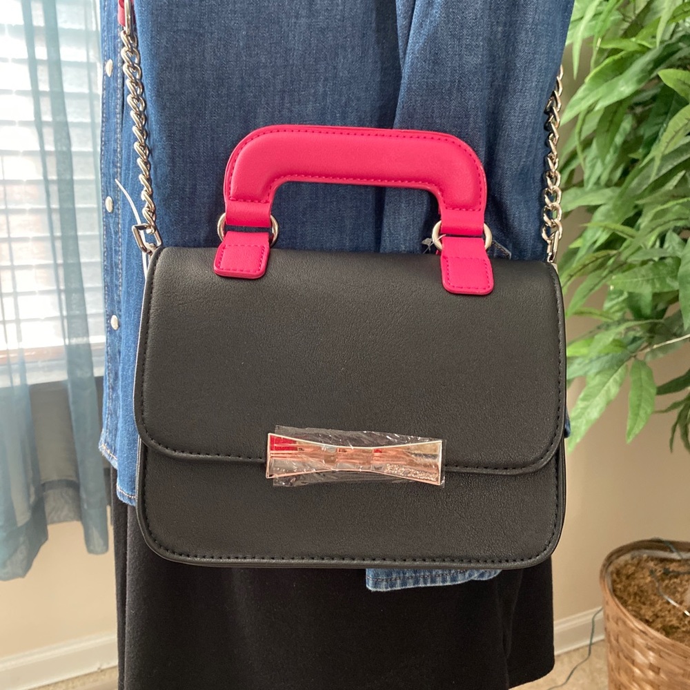 BETSEY JOHNSON BLACK AND PINK CROSSBODY
